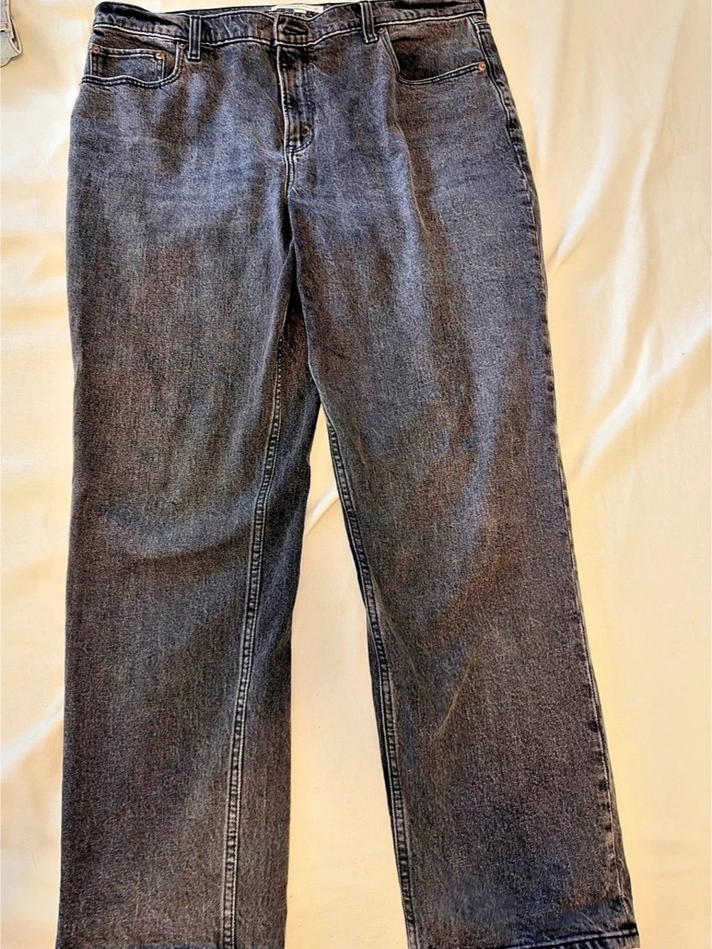 Abercrombie & Fitch The Straight Mid Rise Straight Leg Jeans 33R